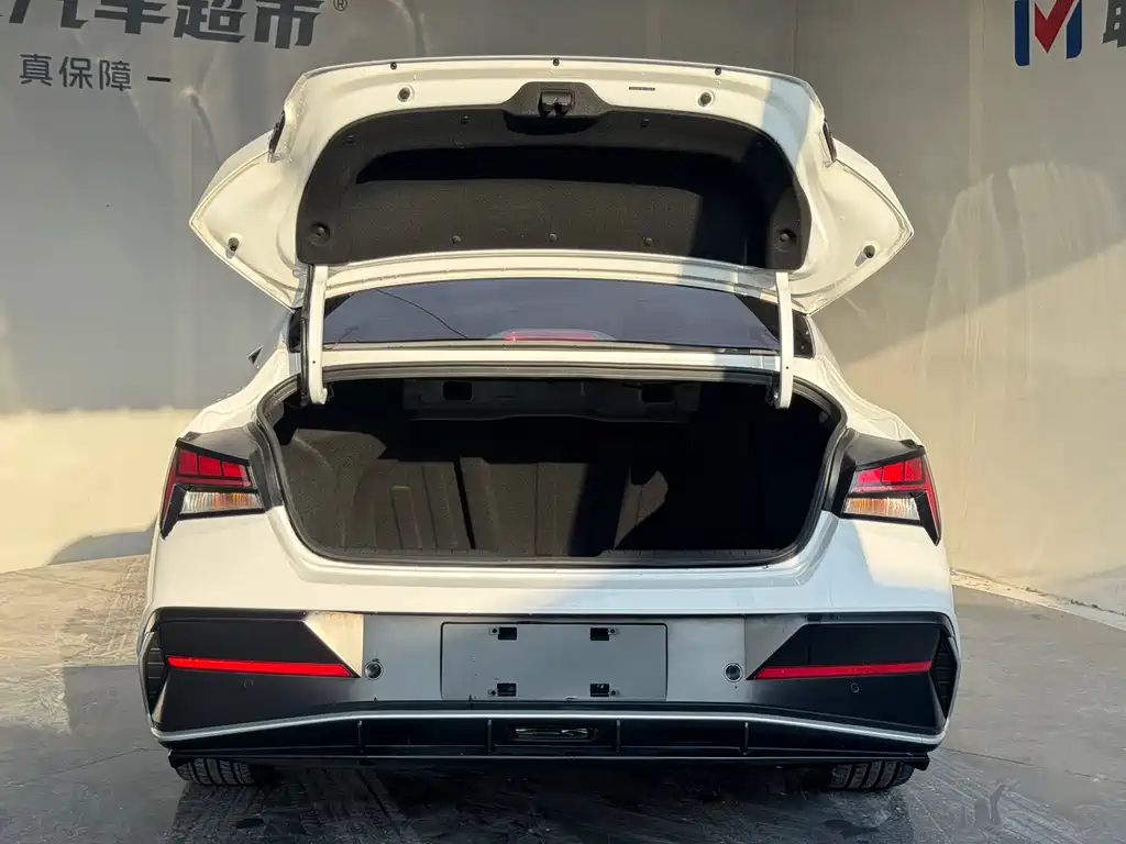Hyundai Elantra 2023 — фото 33