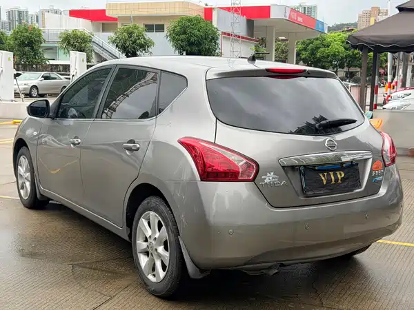 Nissan Tiida 2012