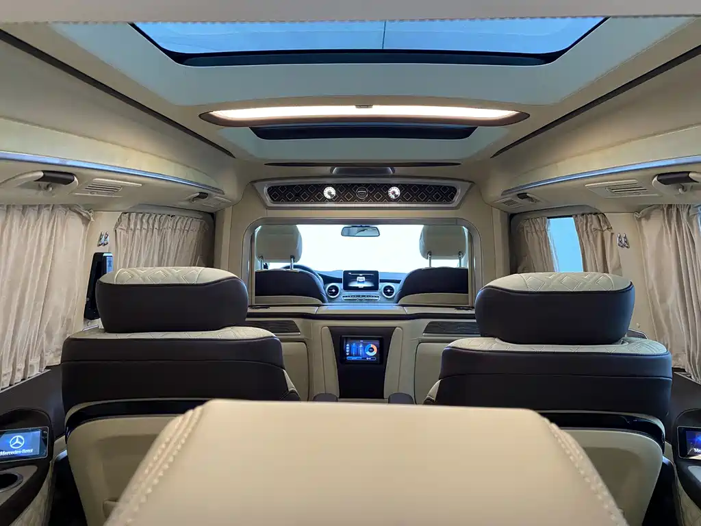 Mercedes-Benz V-Class 2020 — фото 10