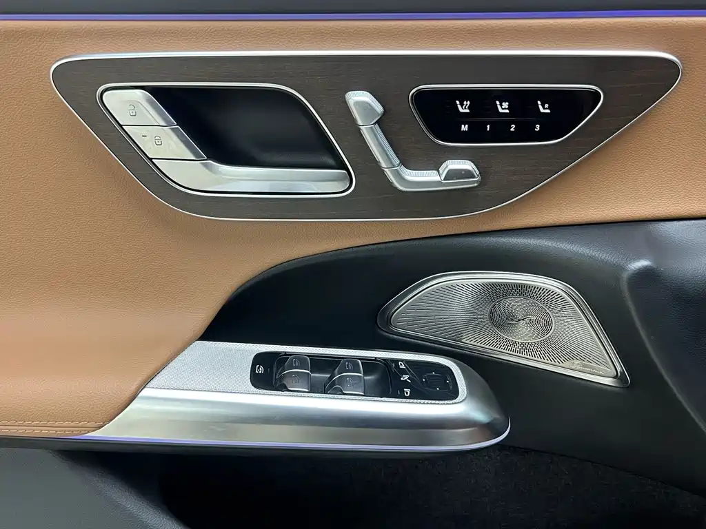 Mercedes-Benz E-Class 2025 — фото 20