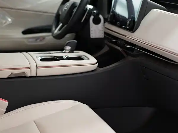 Lexus LM 2025