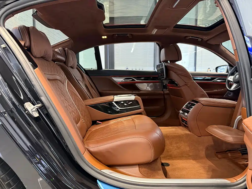 BMW 7 Series 2019 — фото 10