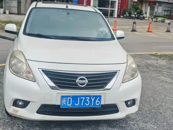 Nissan Sunny 2012