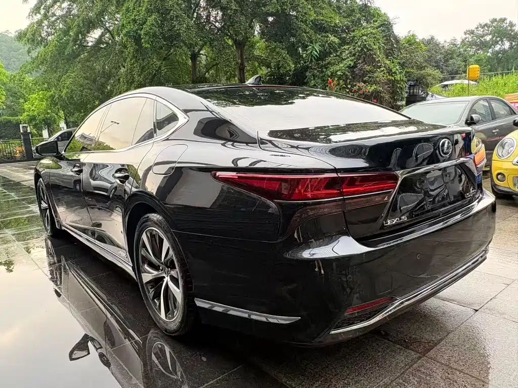 Lexus LS 2021 — фото 11