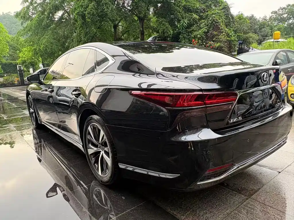 Lexus LS 2021 — фото 10