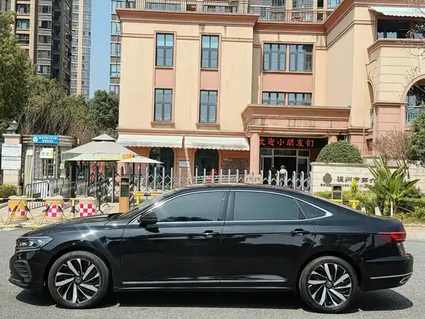Volkswagen Passat 2024