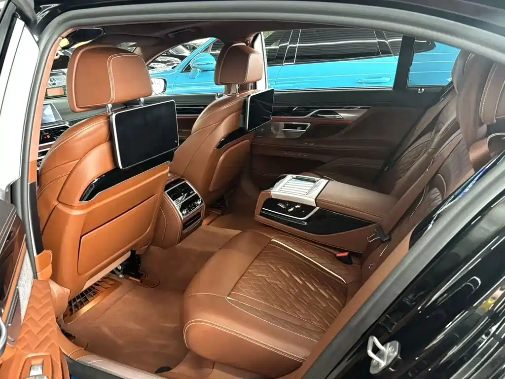 BMW 7 Series 2019 — фото 6
