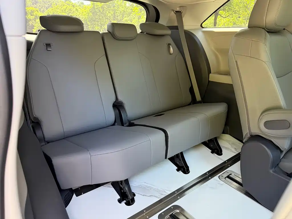 Toyota Granvia 2023 — фото 20