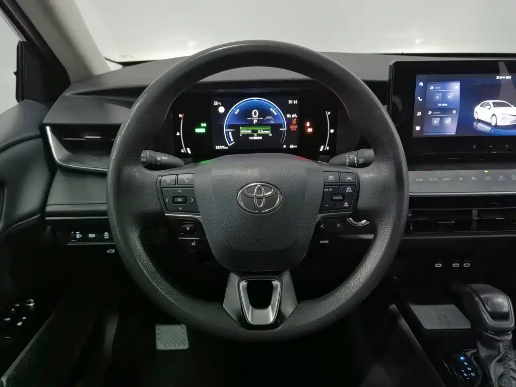 Toyota Camry 2024 — фото 11