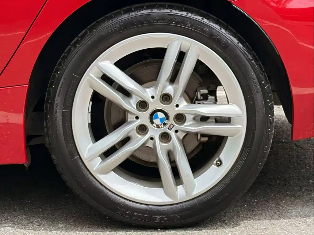 BMW 1 Series 2019 — фото 9
