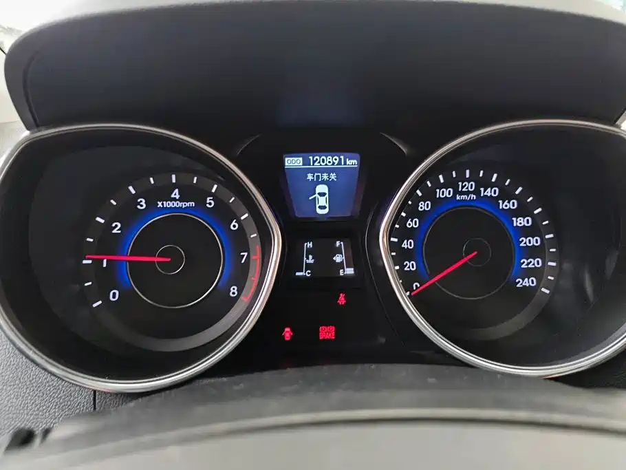 Hyundai Elantra 2016 — фото 14