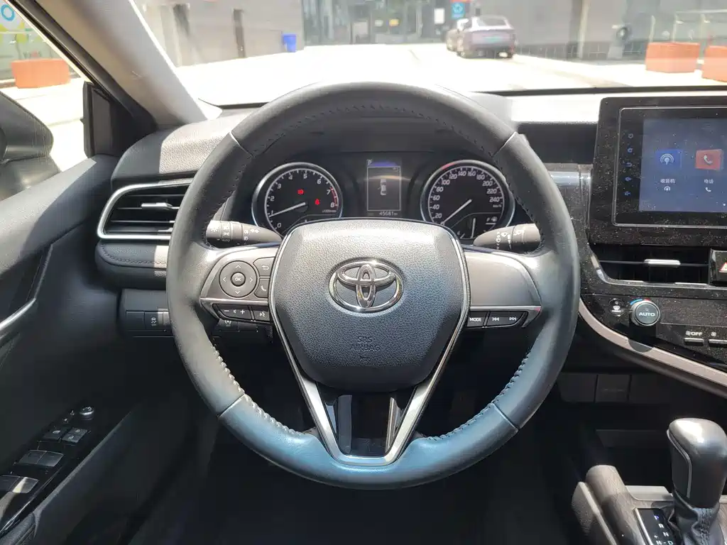 Toyota Camry 2023 — фото 12