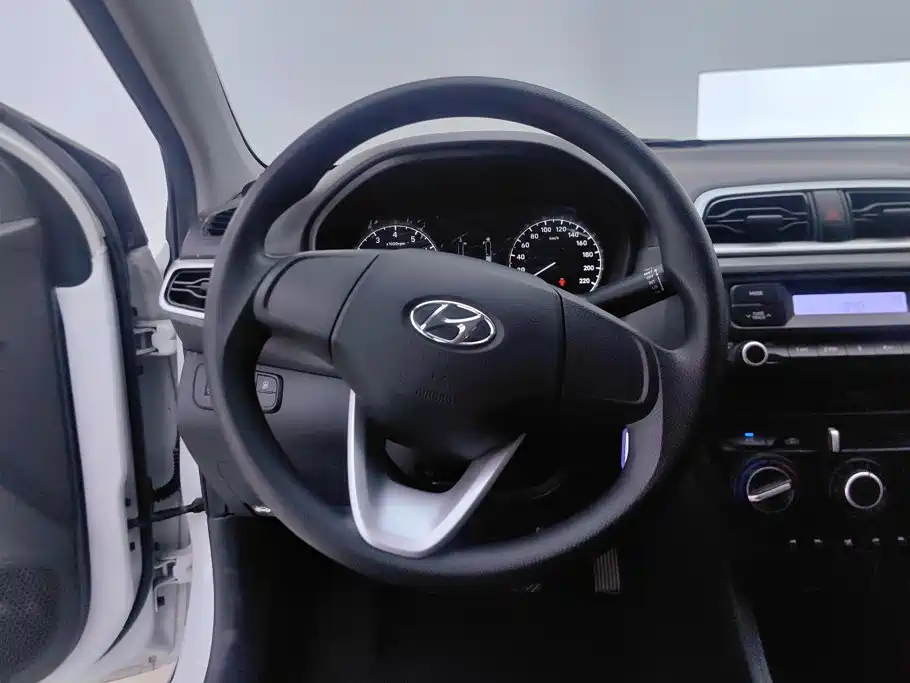 Hyundai Verna 2019 — фото 15