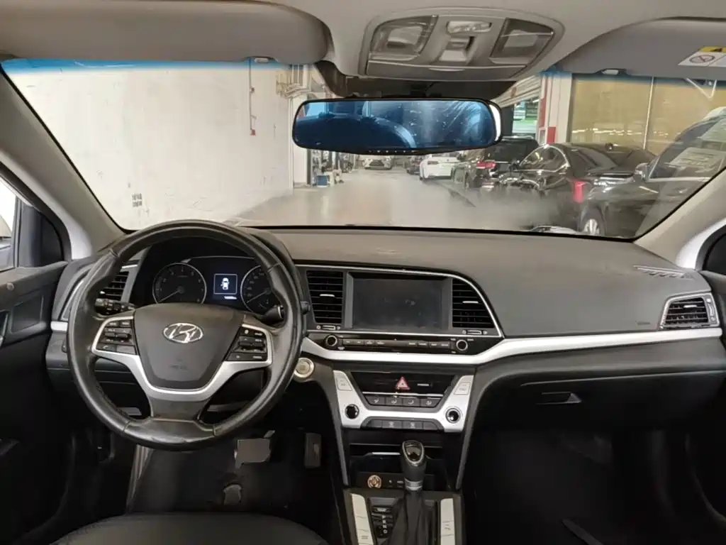 Hyundai Elantra 2016 — фото 10
