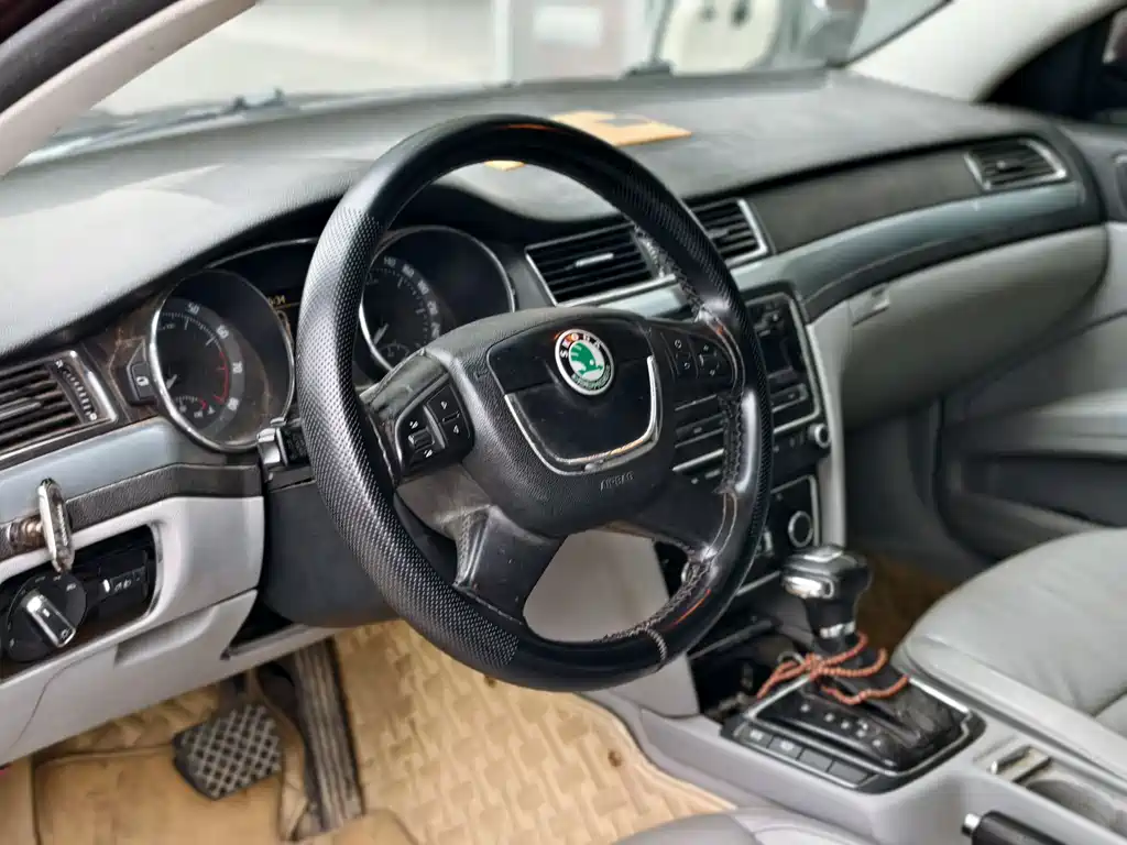 Skoda Superb 2011 — фото 13