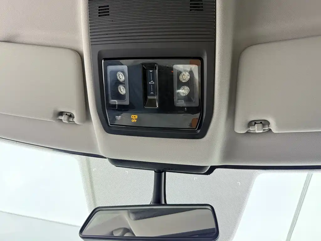Skoda Octavia 2023 — фото 16