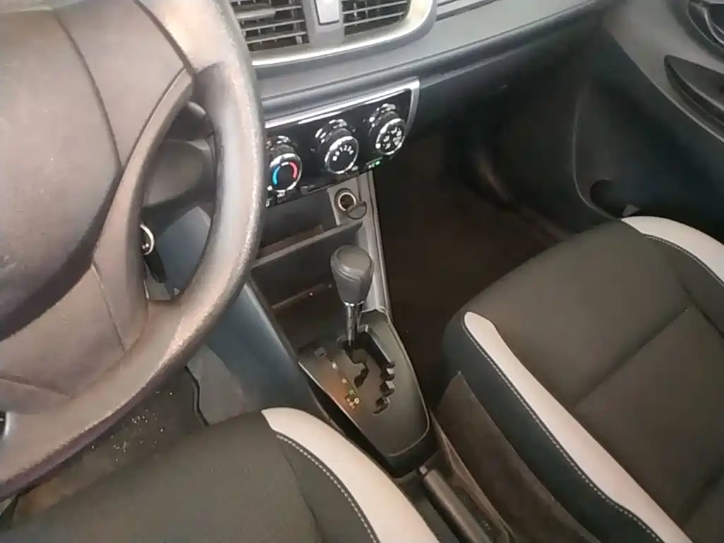 Toyota Yaris L 2021 — фото 14