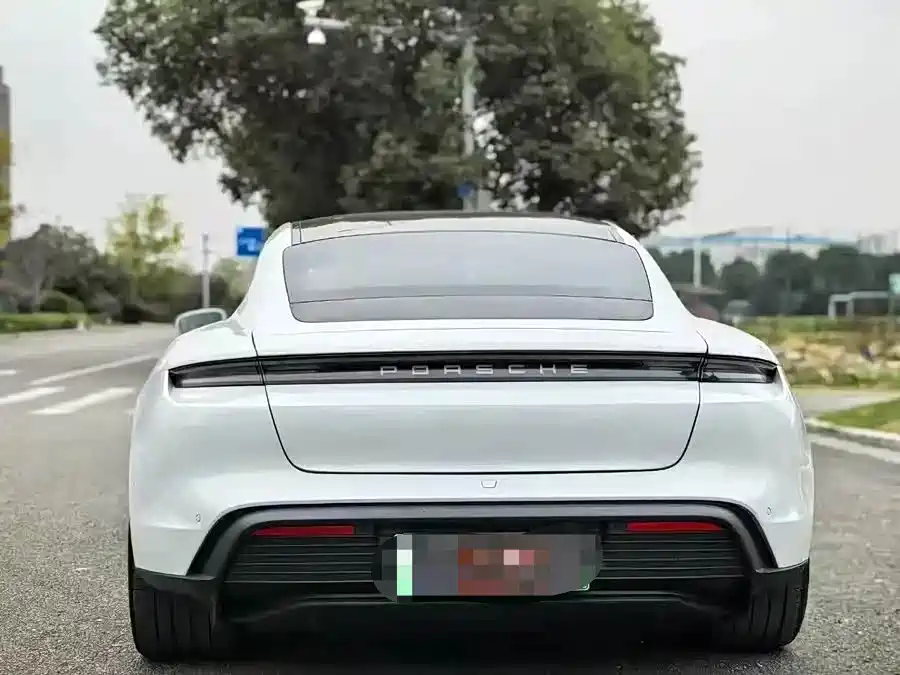 Porsche Taycan 2020 — фото 11