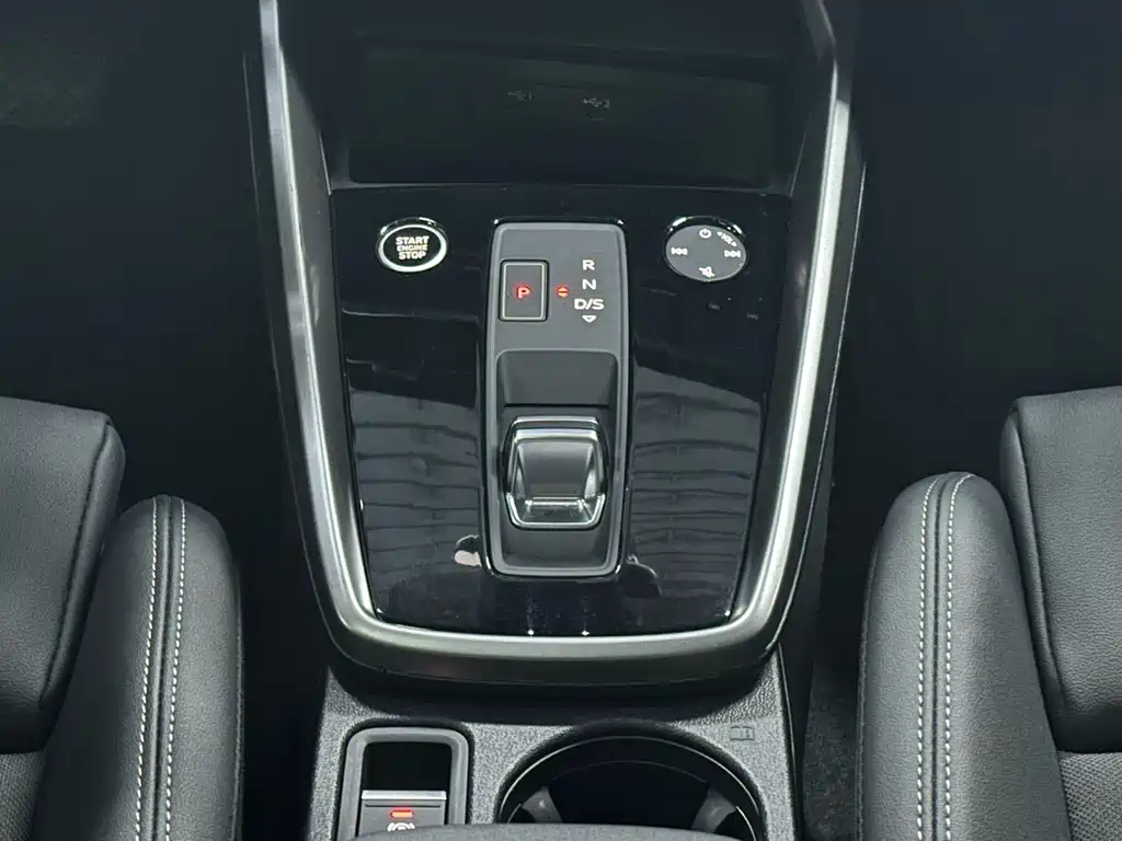 Audi A3 2023 — фото 12
