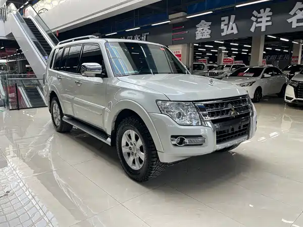 Mitsubishi Pajero 2018