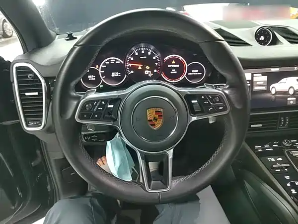 Porsche Cayenne 2022
