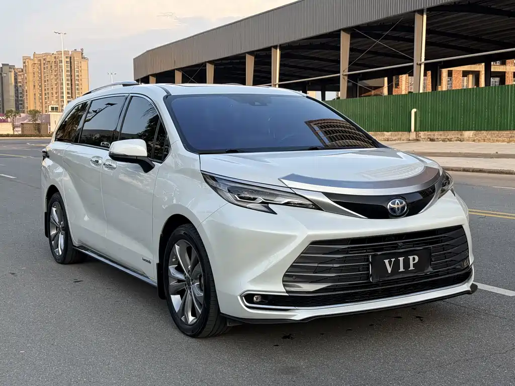 Toyota Sienna 2023 — фото 3