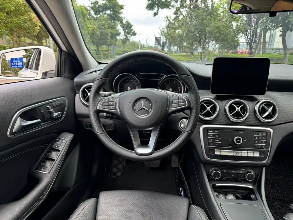 Mercedes-Benz GLA 2018 — фото 31