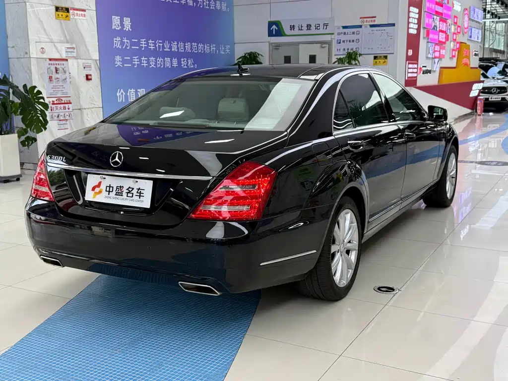 Mercedes-Benz S-Class 2011