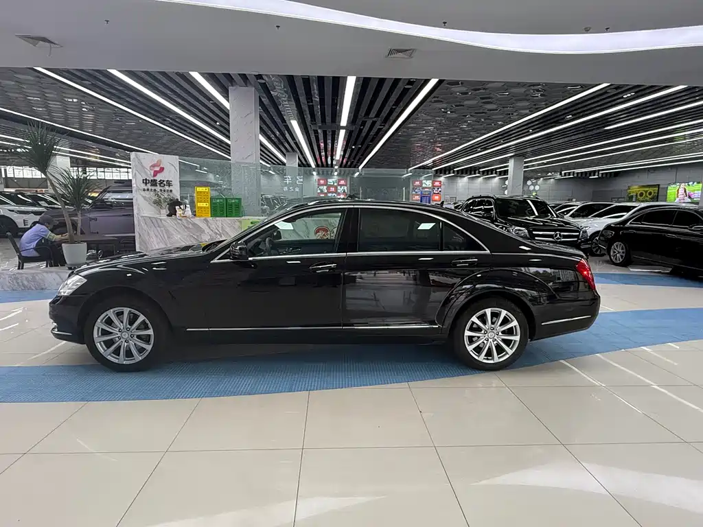 Mercedes-Benz S-Class 2011