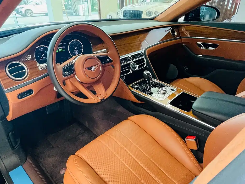 Bentley Flying Spur PHEV 2023 — фото 10