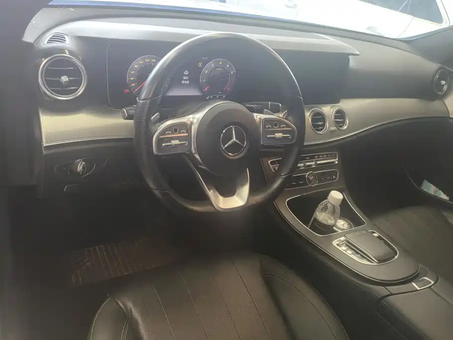 Mercedes-Benz E-Class 2019 — фото 12