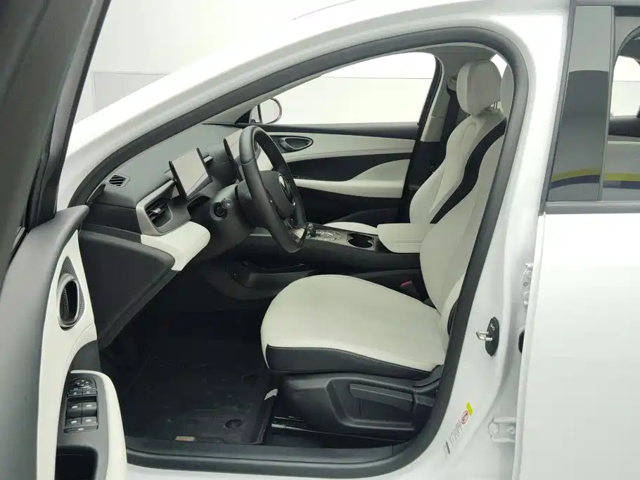 BYD Seal 05 DM-i 2025 — фото 9