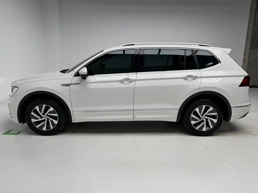Volkswagen Tiguan L PHEV 2021 — фото 9