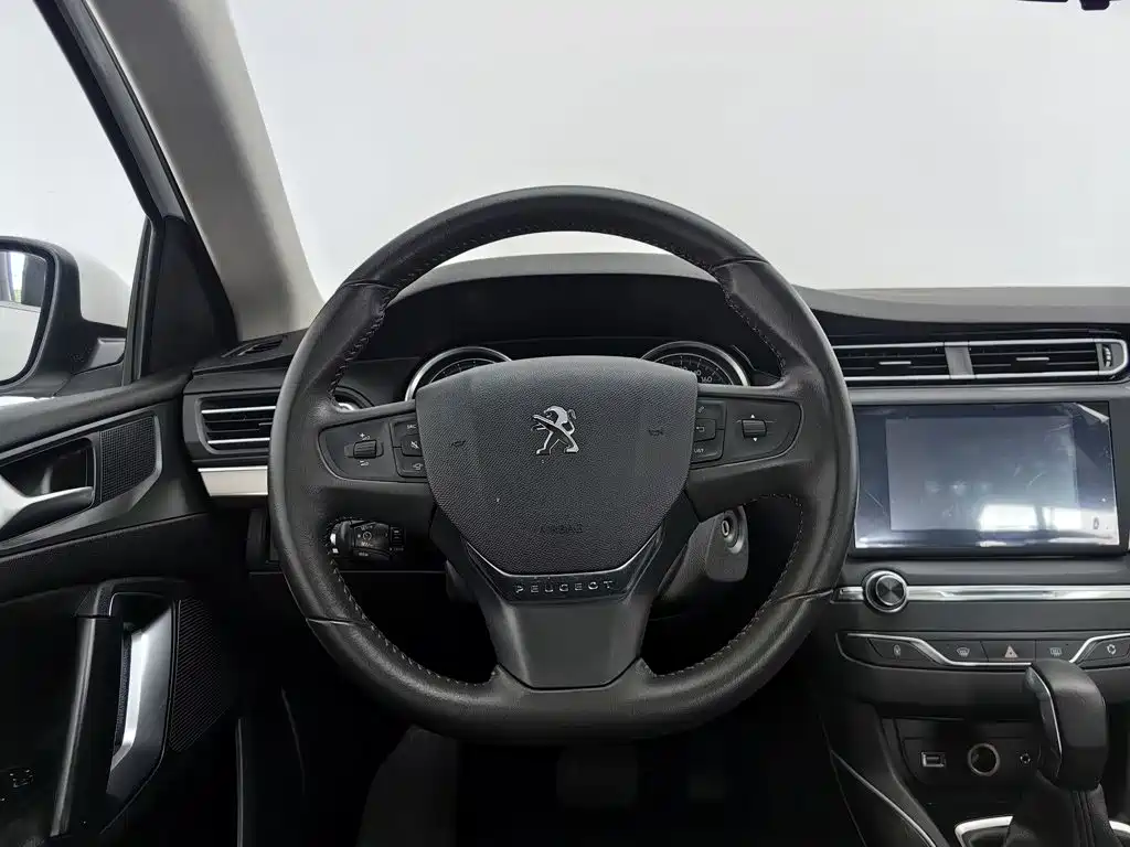 Peugeot 408 2016 — фото 11