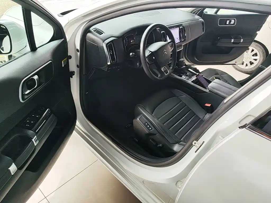 Citroën C6 2016 — фото 16
