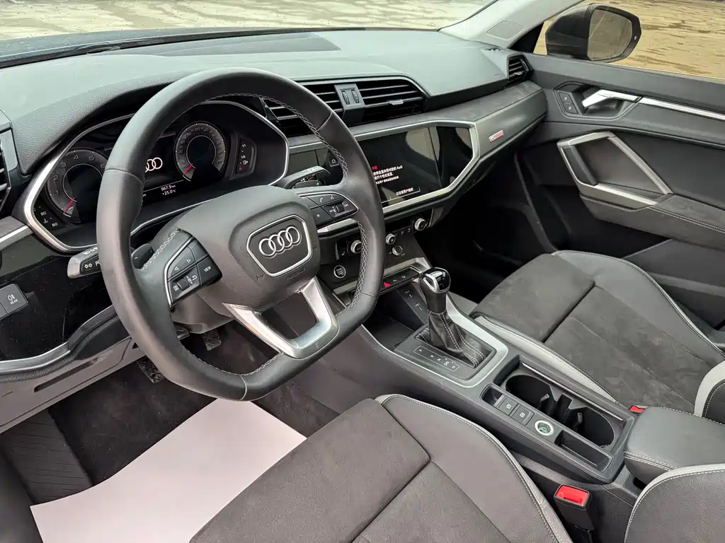 Audi Q3 2022 — фото 12