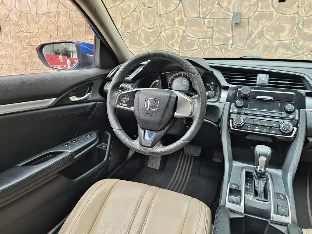 Honda Civic 2017 — фото 13