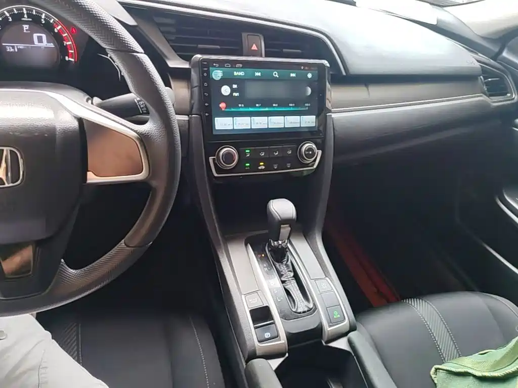 Honda Civic 2018 — фото 10