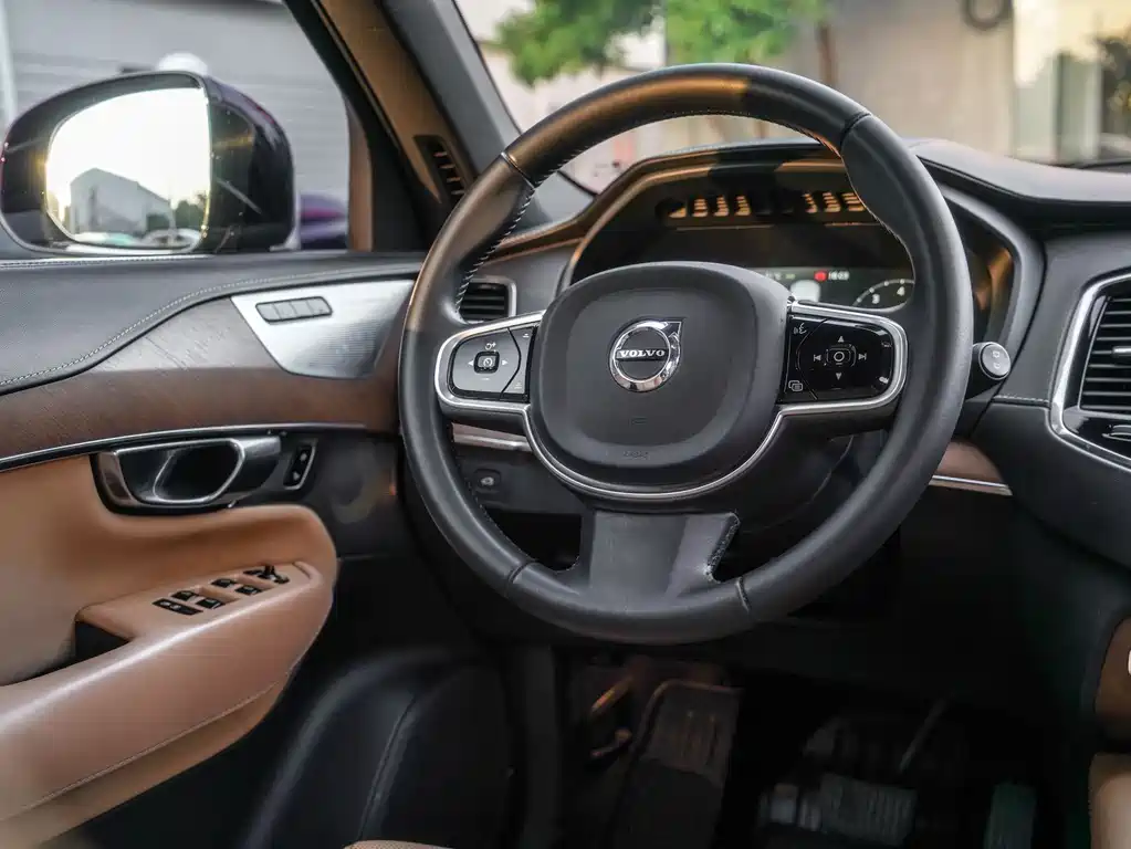 Volvo XC90 2017 — фото 20