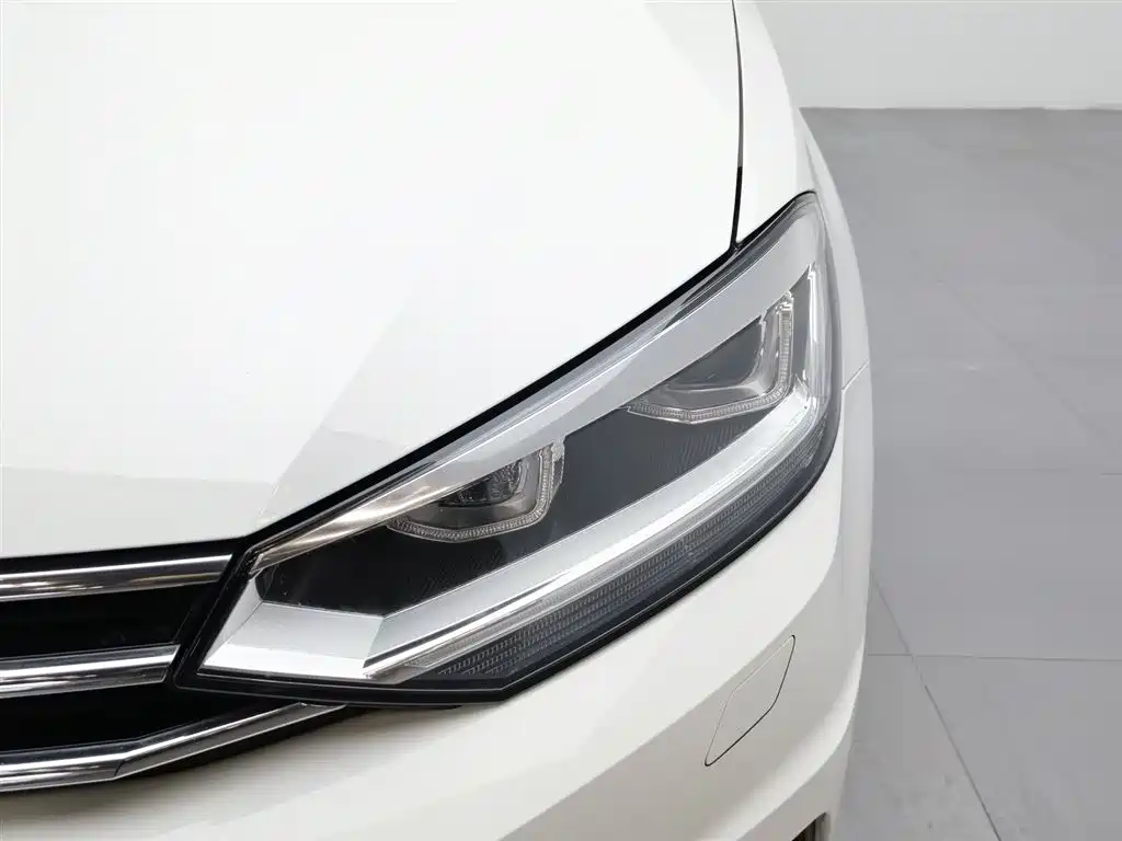 Volkswagen Touran 2017 — фото 7