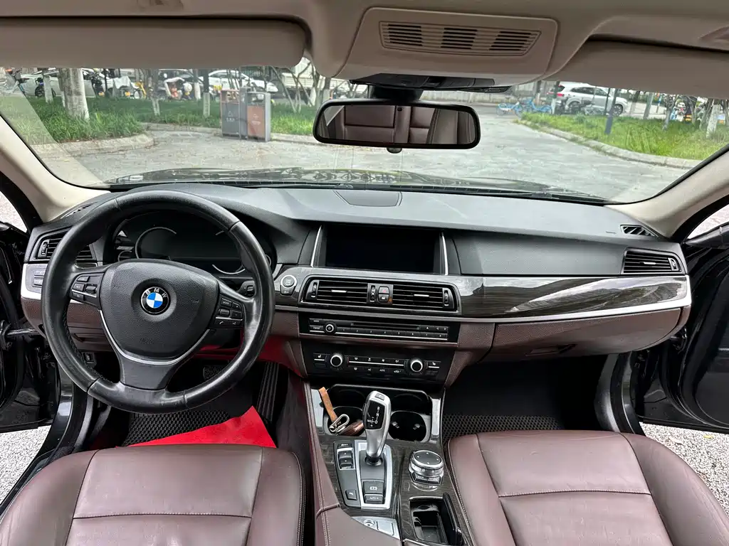 BMW 5 Series 2017 — фото 15