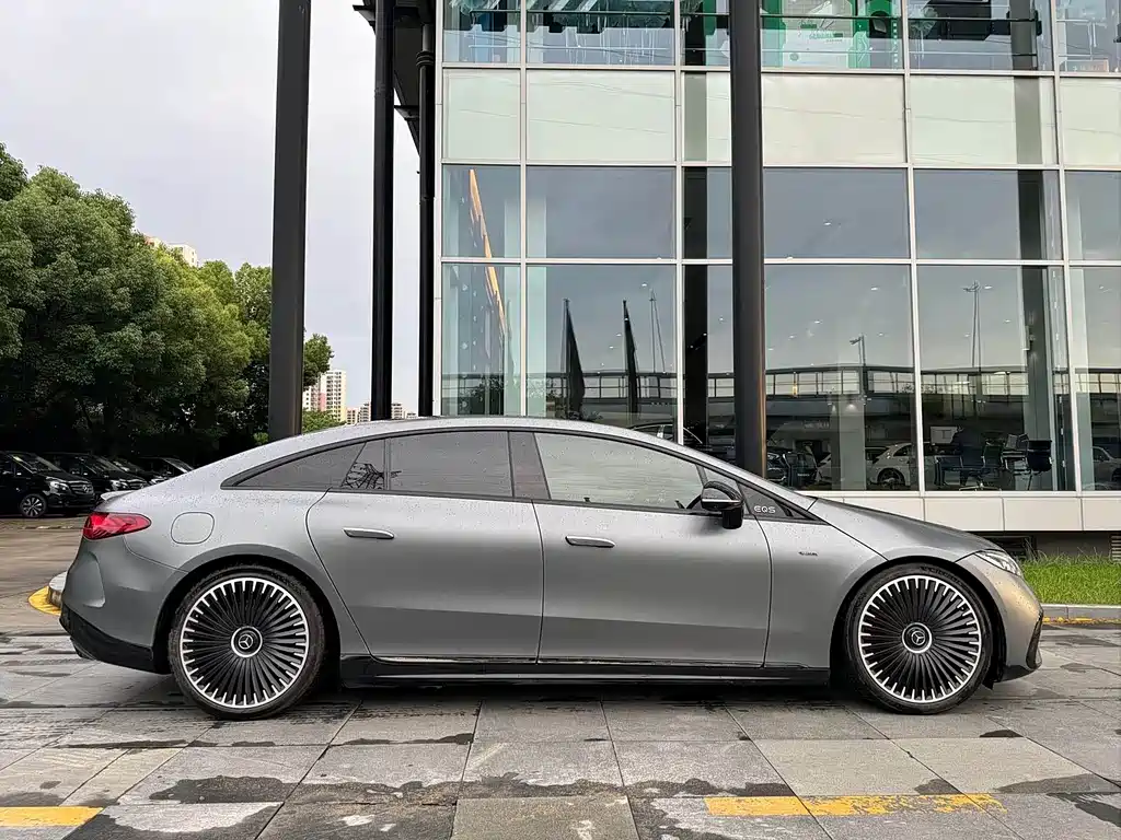 Mercedes-Benz EQS AMG 2025 — фото 3