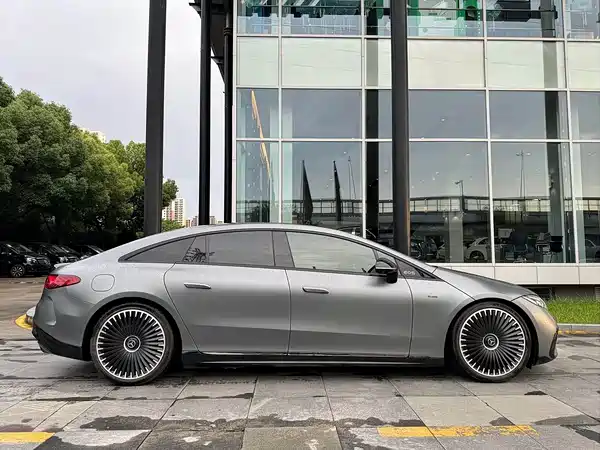 Mercedes-Benz EQS AMG 2025
