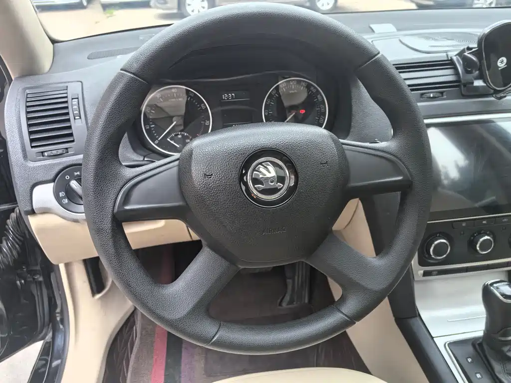 Skoda Octavia 2015 — фото 10