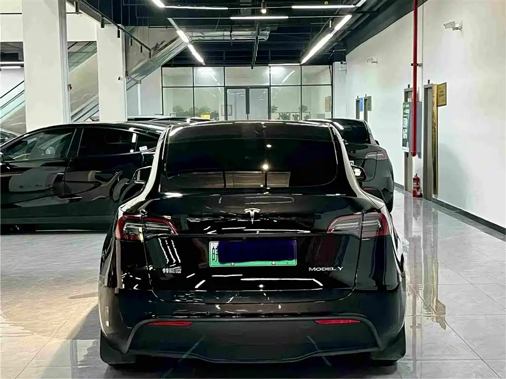Tesla Model Y 2023 — фото 10