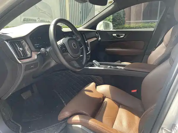 Volvo S60 2024