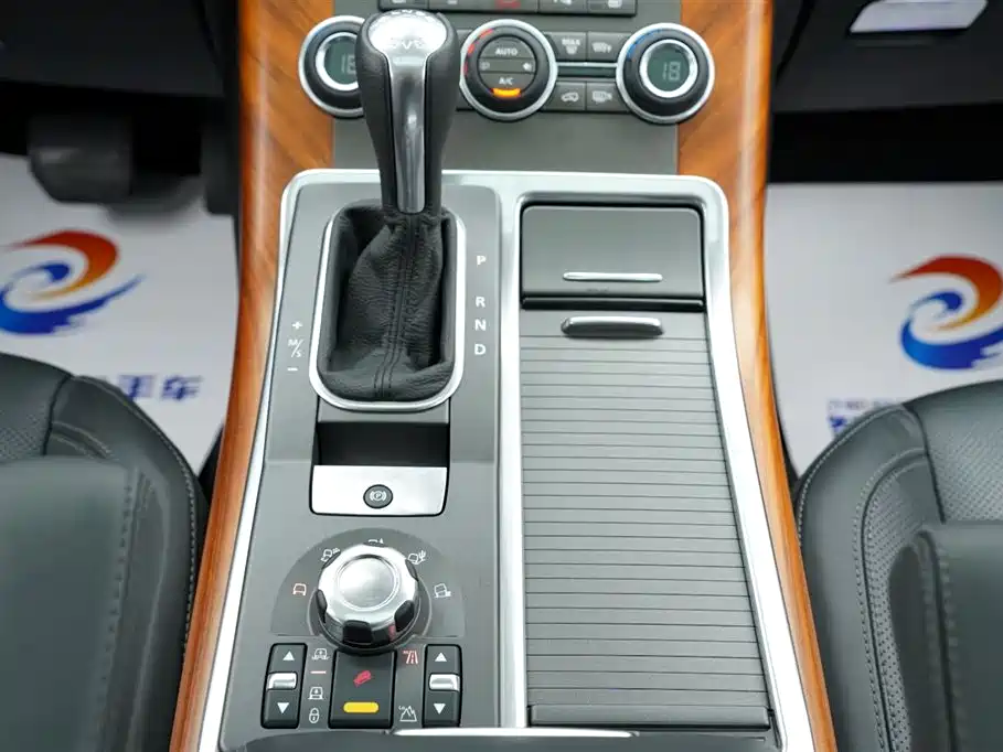 Land Rover Sport 2010 — фото 23