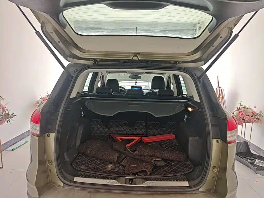Ford Kuga 2016 — фото 19