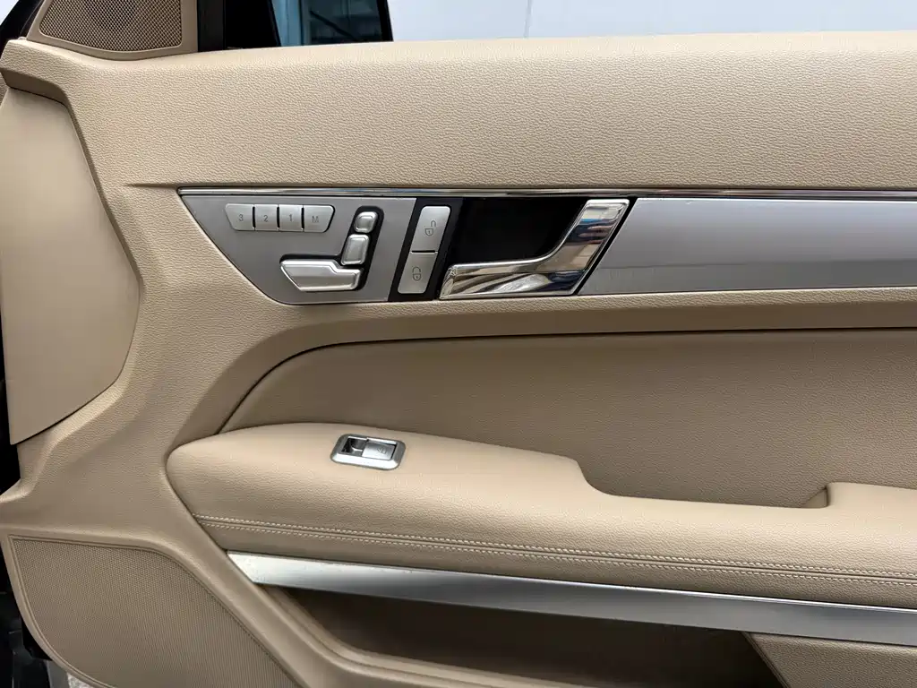 Mercedes-Benz E-Class 2013 — фото 27