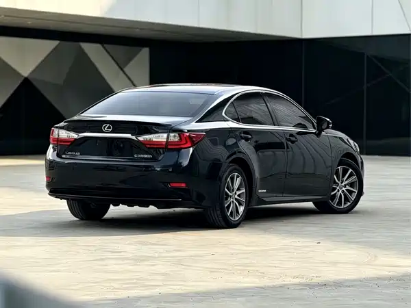 Lexus ES 2017